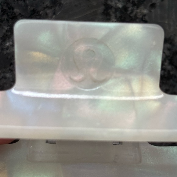 Lululemon Medium Claw Hair Clip - Picture 2 of 4